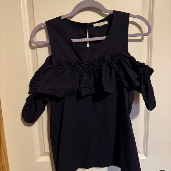 Copper Key Ruffle Top cold Shoulder Size Large - Picture 4 of 5